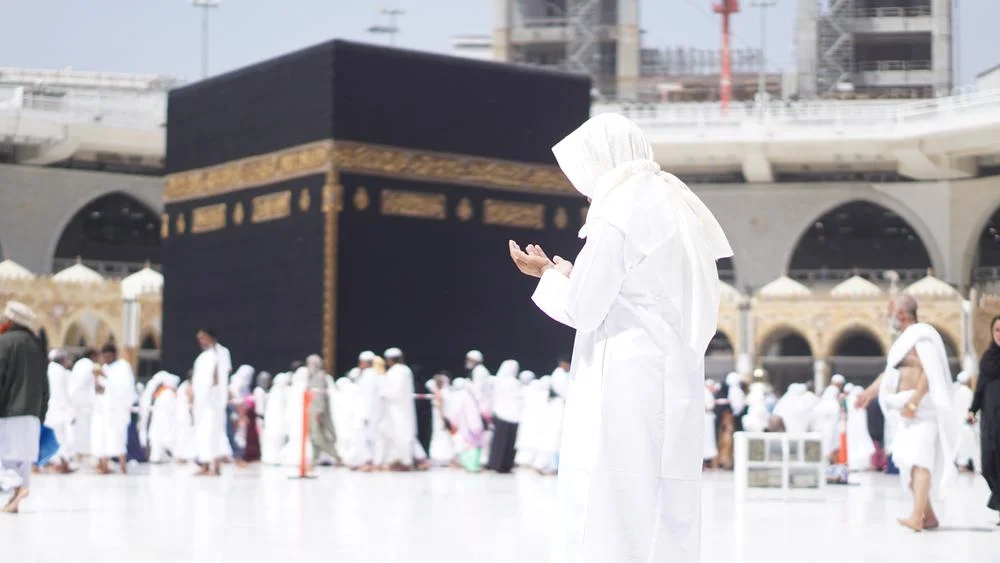 Man Performed Umrah in Summer Umrah 2026 from the best June Umrah Packages UK.