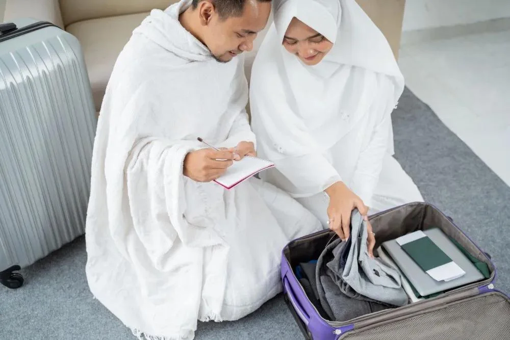 December Umrah Package – Muslim family planning their spiritual journey to Makkah with early Umrah booking and travel preparation.