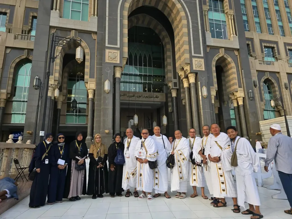 Home 54 Umrah Group Packages – Pilgrims Traveling Together for a Spiritual Journey in Makkah